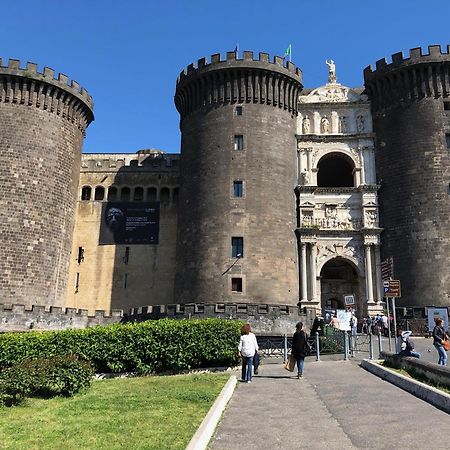 Toledostop Napoli Bagian luar foto Castel Nuovo, Naples