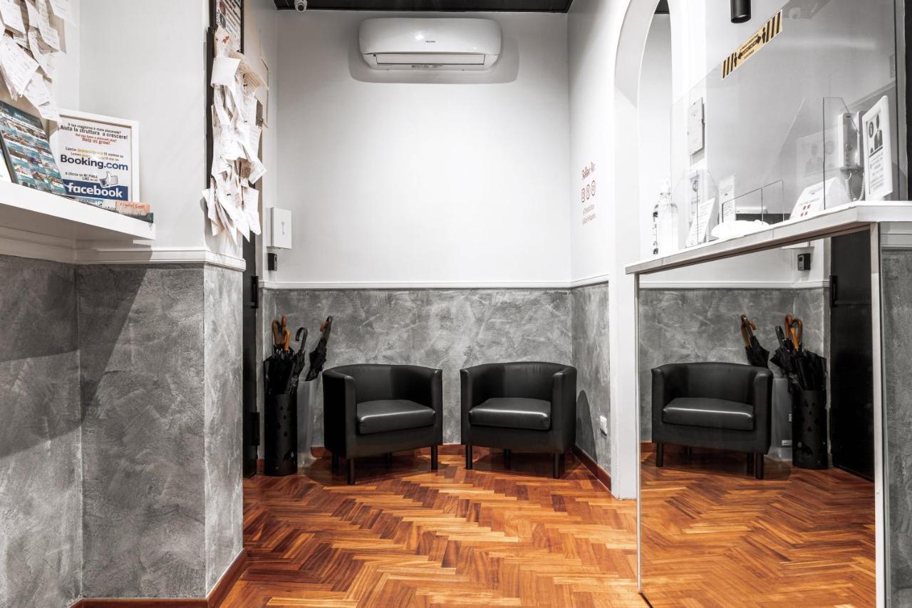 Toledostop Napoli Bagian luar foto The waiting room at the clinic
