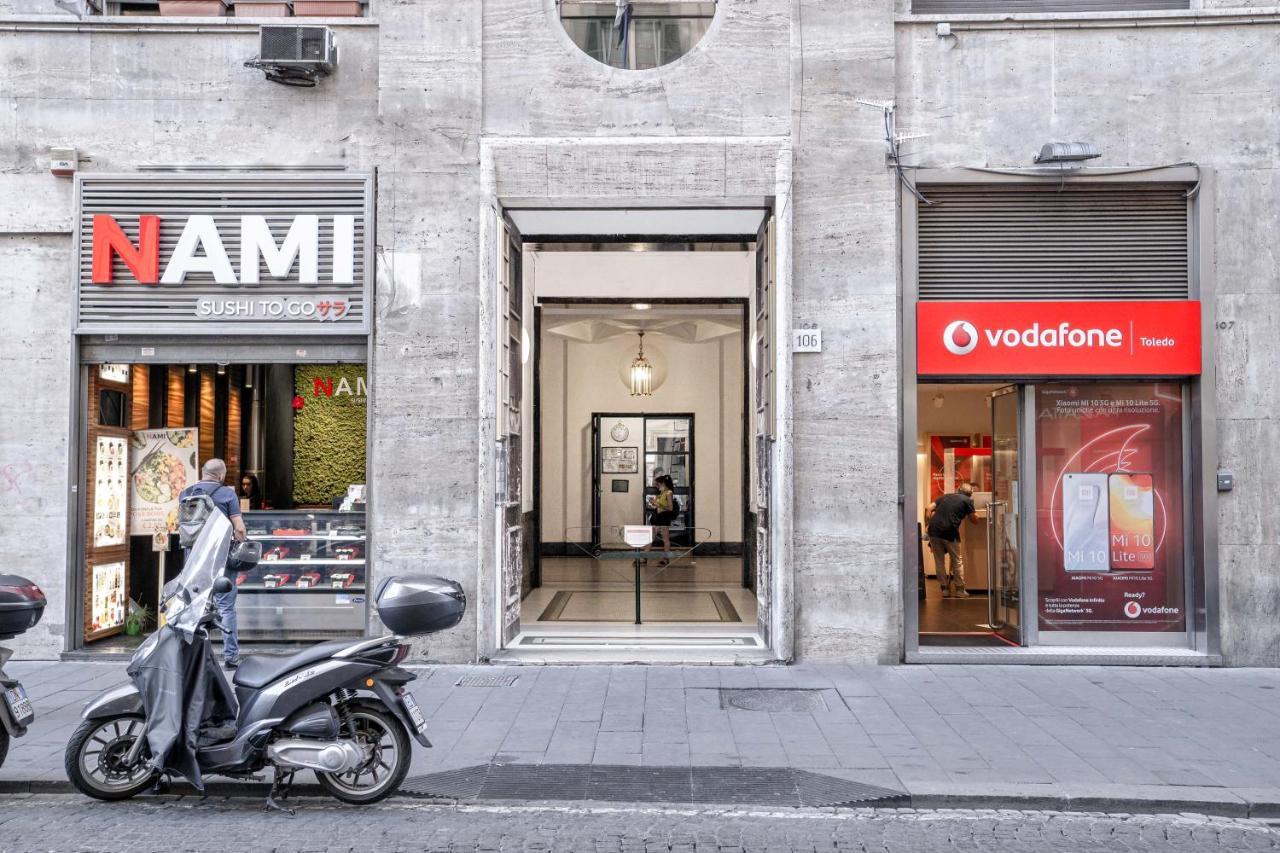 Toledostop Napoli Bagian luar foto The entrance to the museum