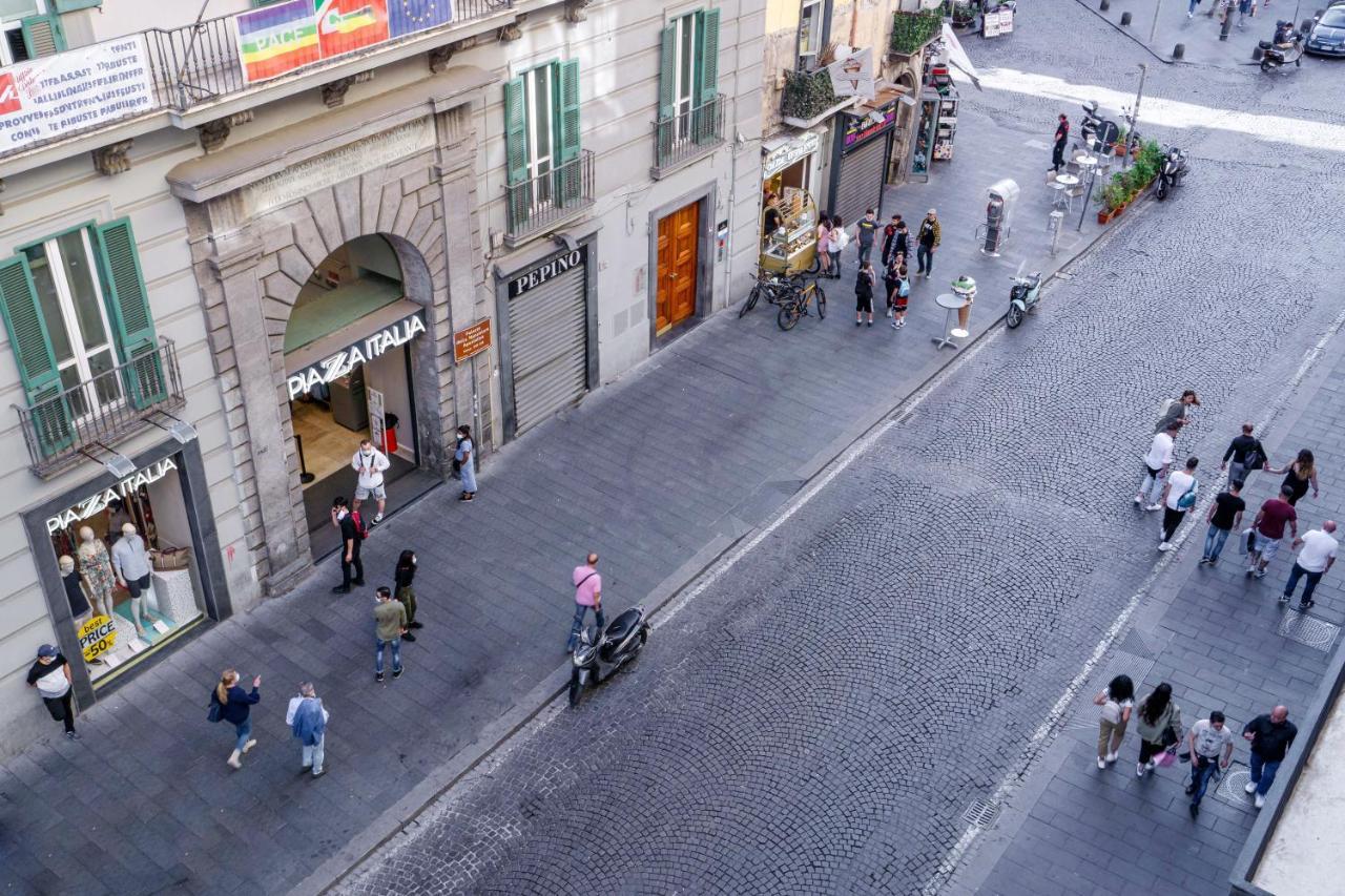 Toledostop Napoli Bagian luar foto Via Roma