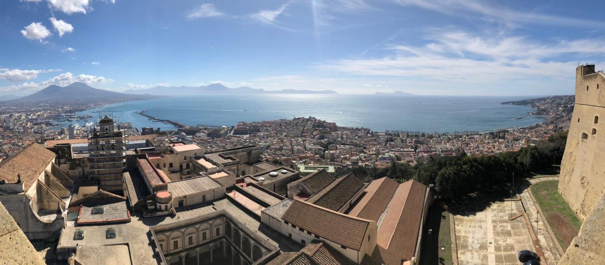 Toledostop Napoli Bagian luar foto View of the city of Taormina