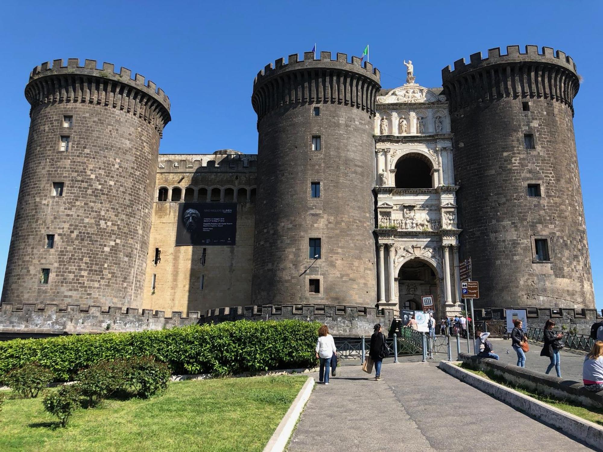 Toledostop Napoli Bagian luar foto Castel Nuovo, Naples