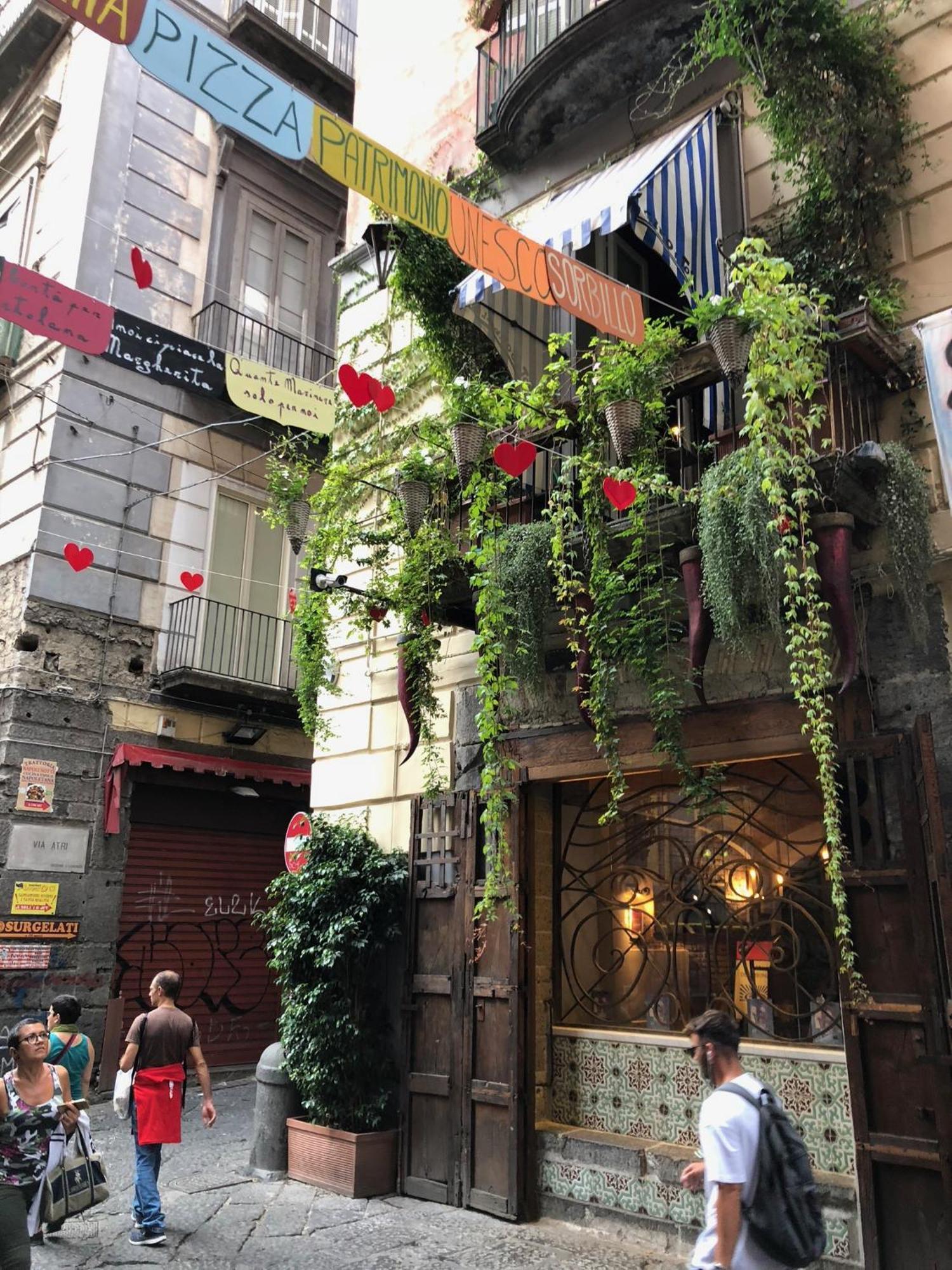 Toledostop Napoli Bagian luar foto A restaurant in Barcelona