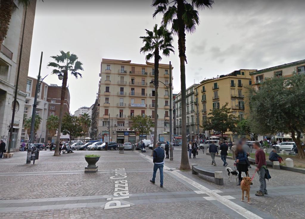 Toledostop Napoli Bagian luar foto The square