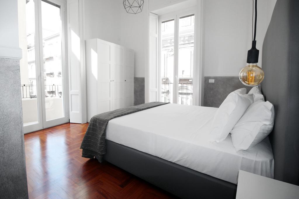 Toledostop Napoli Bagian luar foto A bedroom at the hotel