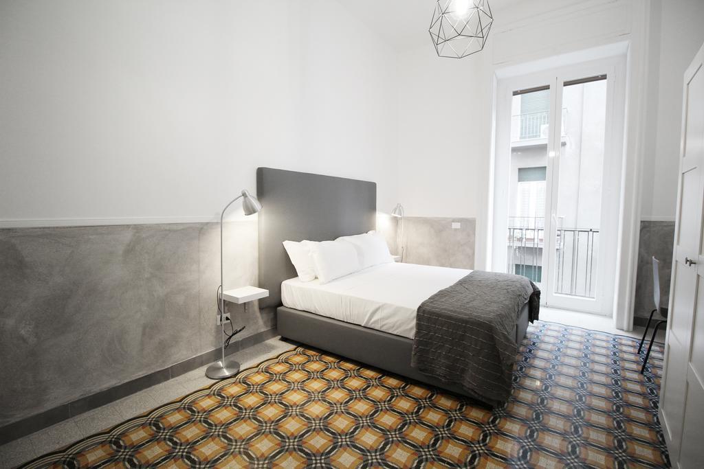 Toledostop Napoli Bagian luar foto A room at the hotel