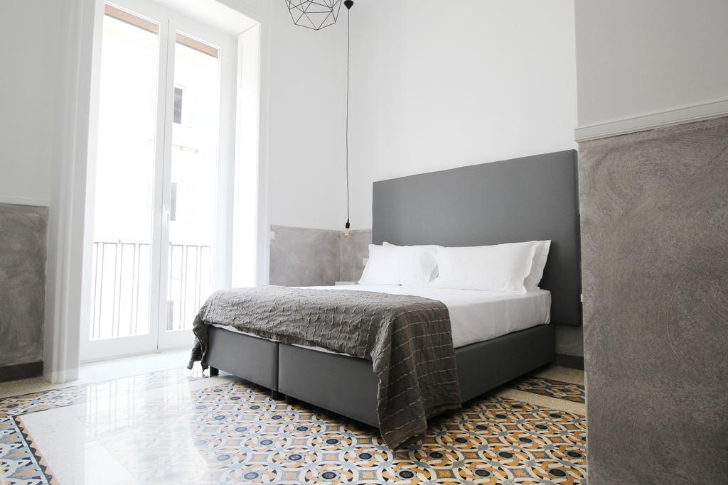 Toledostop Napoli Bagian luar foto A bedroom