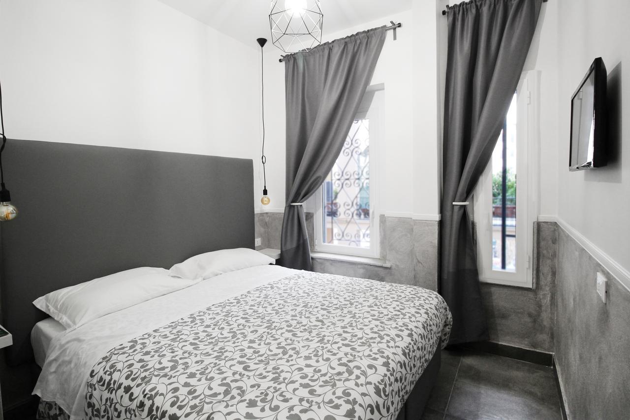 Toledostop Napoli Bagian luar foto A bedroom at the hotel
