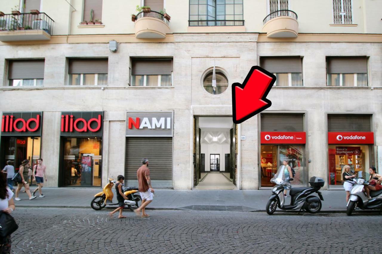 Toledostop Napoli Bagian luar foto The entrance to the museum