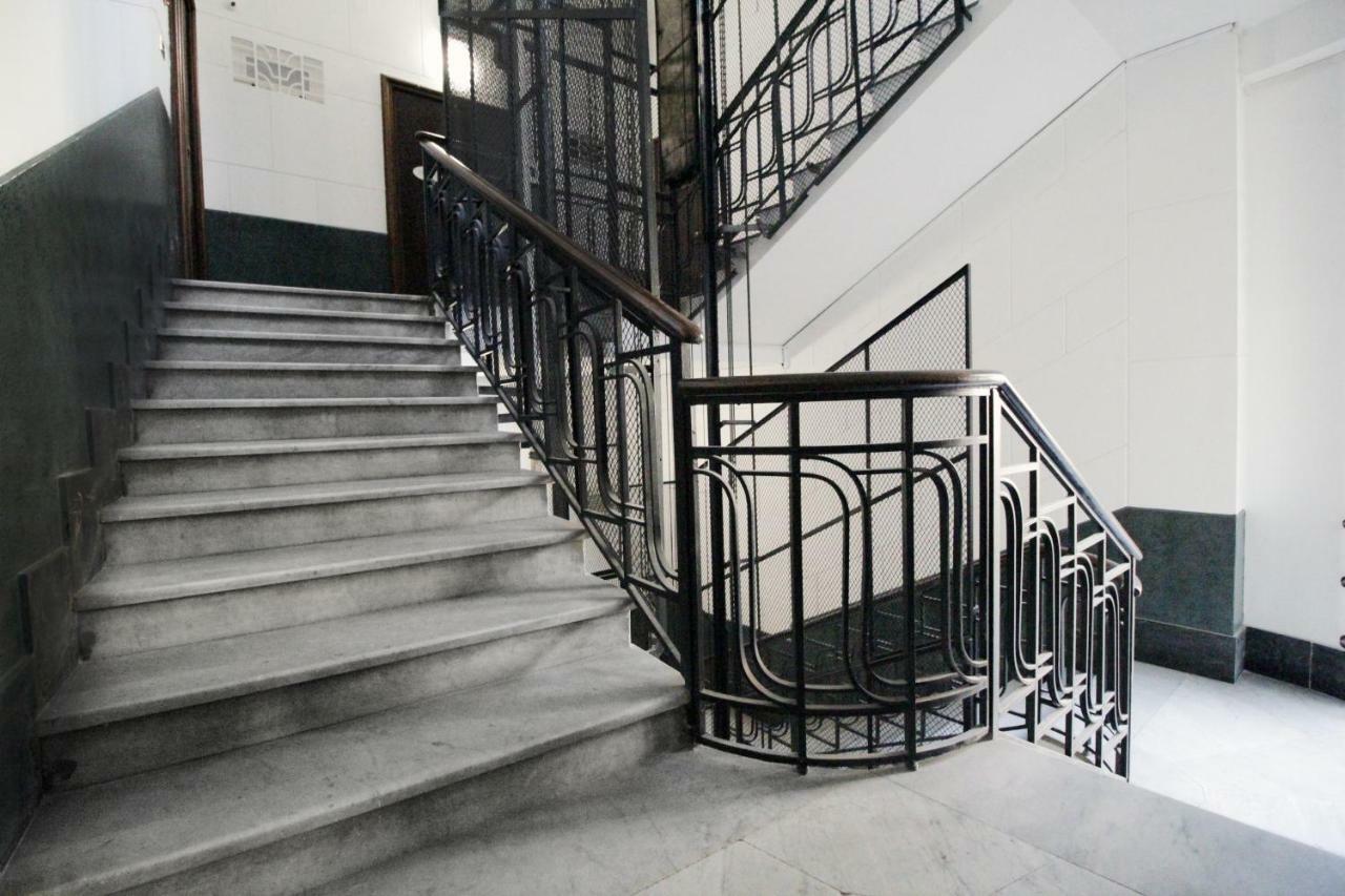 Toledostop Napoli Bagian luar foto Interior of the main building